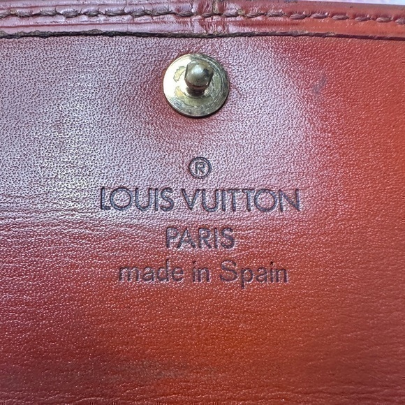 Louis Vuitton Epi leather 4 Ring Key Case. Brown. - Picture 7 of 15